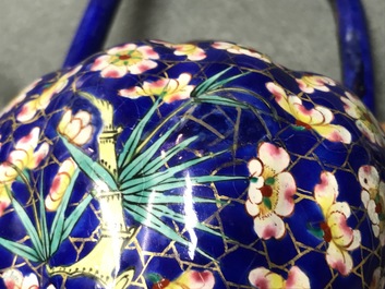 A Chinese Canton enamel teapot with floral design, 18/19th C.